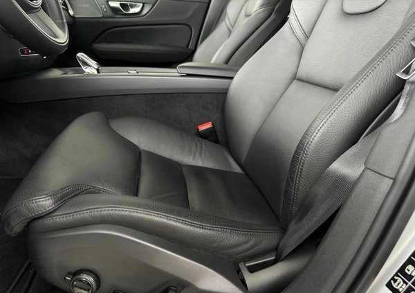 Volvo V60 cena 139999 przebieg: 120000, rok produkcji 2021 z Gdańsk małe 352